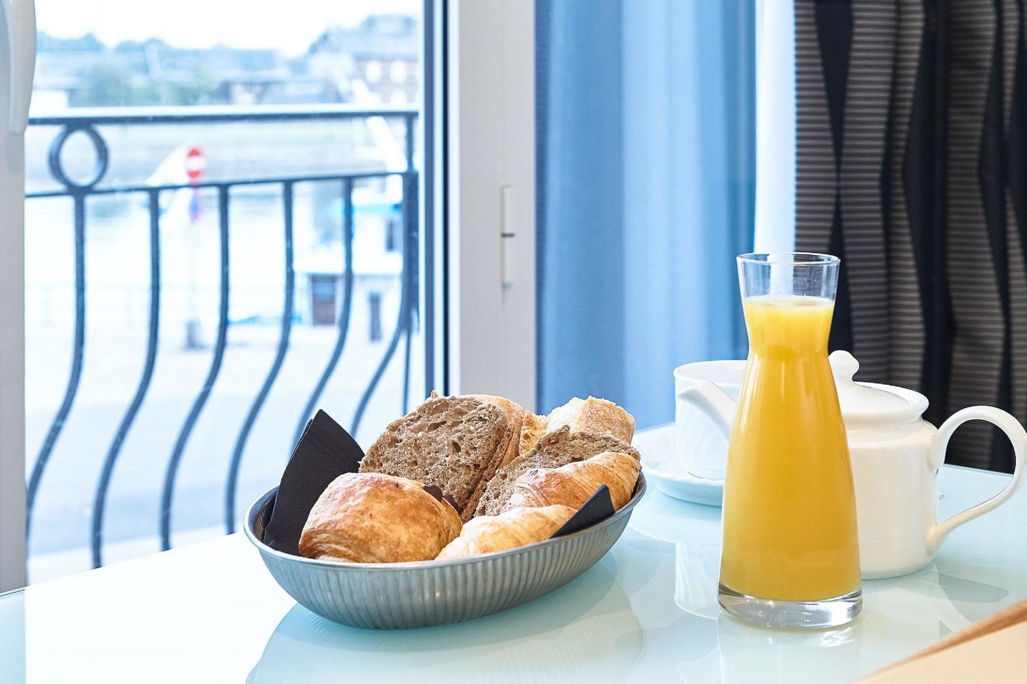 Best Western Le Cheval Blanc -Vue Sur Le Port-Plein Centre Ville Honfleur Ngoại thất bức ảnh
