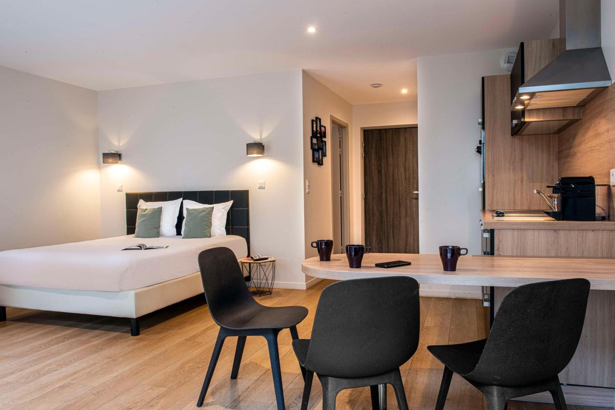 Best Western Le Cheval Blanc -Vue Sur Le Port-Plein Centre Ville Honfleur Ngoại thất bức ảnh